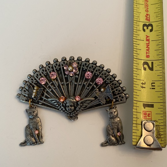 Vintage Fan Shaped Brooch with Angels Butterflies & Cats - Picture 8 of 9